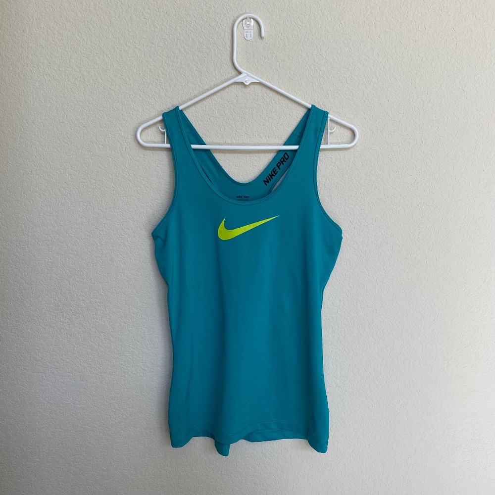 Nike Pro Womens Size Medium Dri-Fit Workout Tank Top in Turquoise in EUC